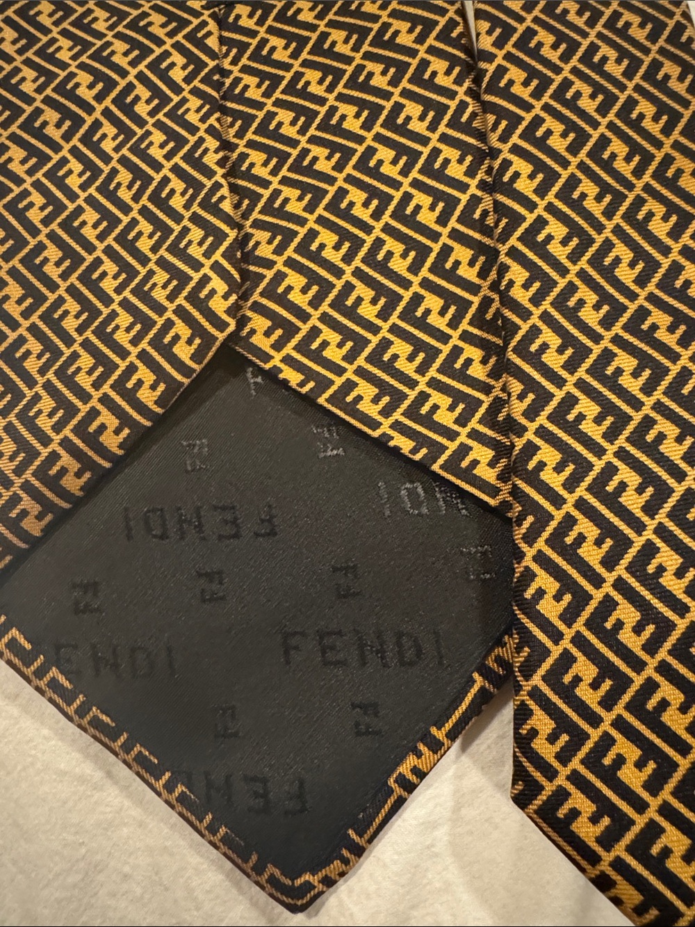 Vtg Fendi Logo Silk Patterned Men's Tie in Brown and Black Italy - Picture 5 of 6